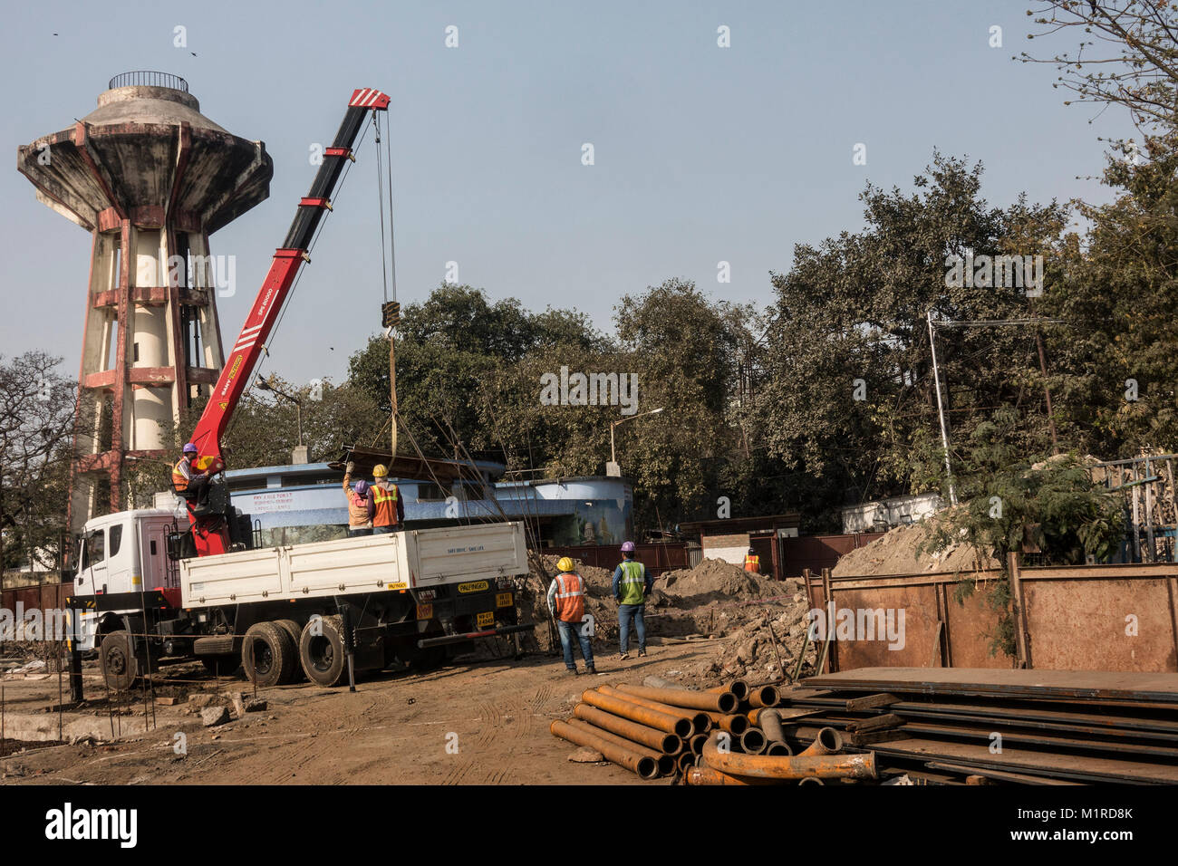 Kolkata, India. 31st Jan, 2018. Laborers work at metro railway construction site in Kolkata, India, on Jan. 31, 2018. The Indian government on Thursday unveiled its budget for the financial year 2018-19, with a focus on agriculture, infrastructure and healthcare. Credit: Tumpa Mondal/Xinhua/Alamy Live News Stock Photo