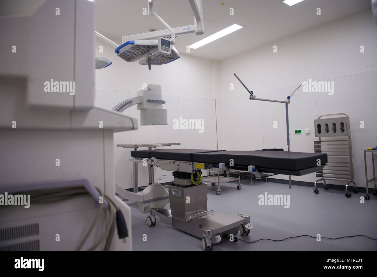 Neurosurgeons hi-res stock photography and images - Alamy