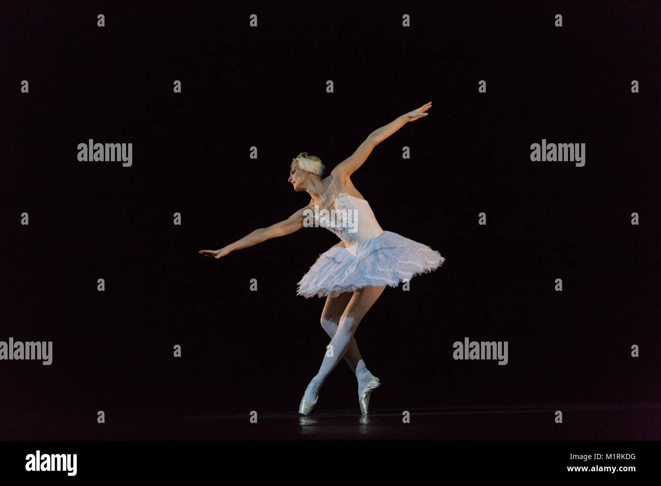 Ballerina soloist hi-res stock photography and images - Alamy