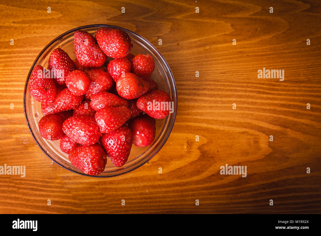 Bowl strawberries top view hi-res stock photography and images - Alamy