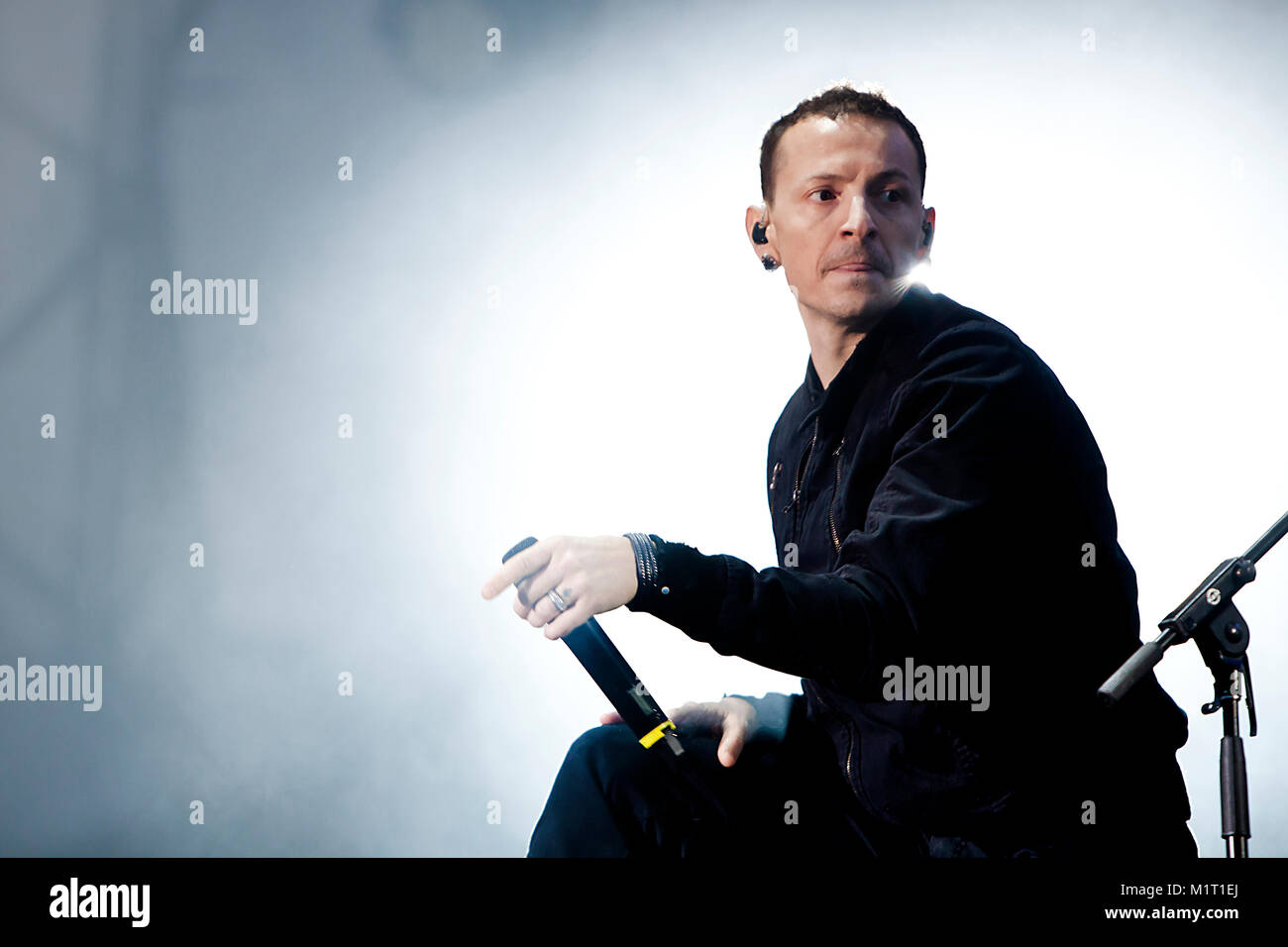 Vocalist and composer hi-res stock photography and images - Page 59 - Alamy