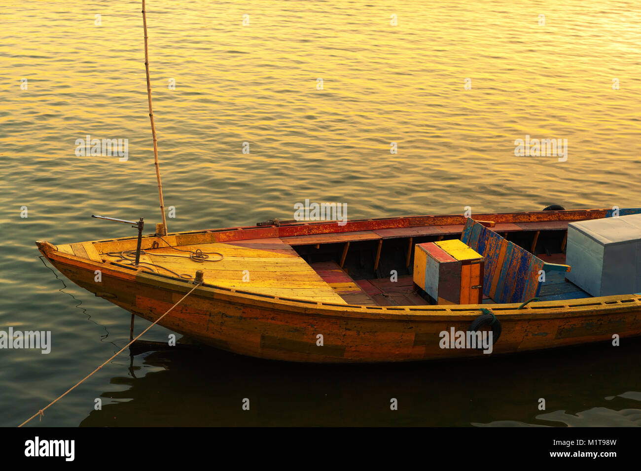 Wood boats india hires stock photography and images Alamy