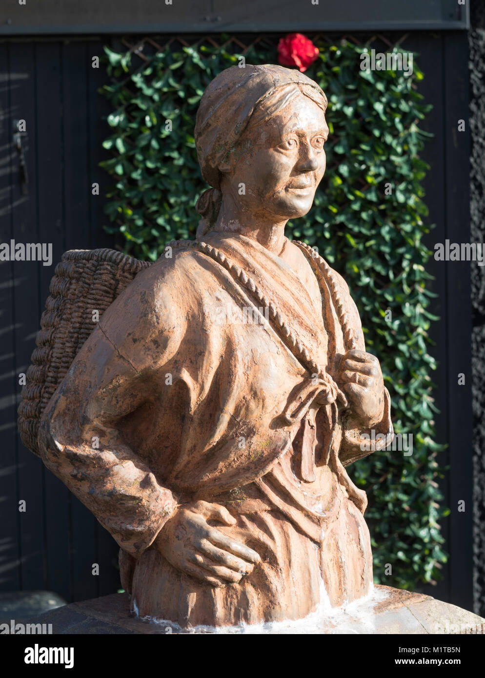 Wooden Dolly sculpture outside the How Do You Do pub in North Shields
