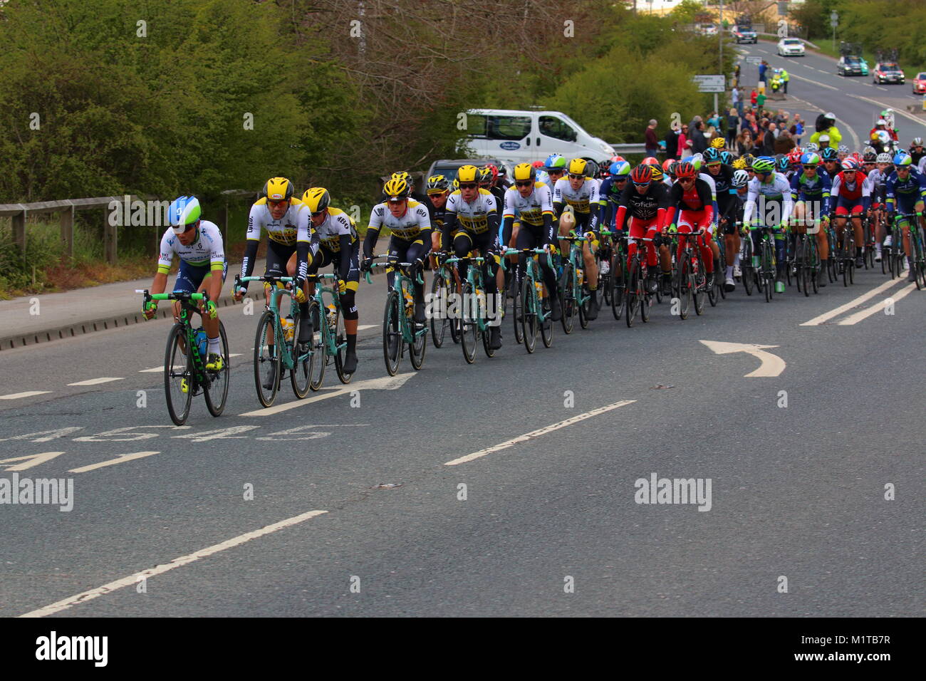 The Tour De Yorkshire Peleton makes it's way along Knottingley Road towards Pontefract before