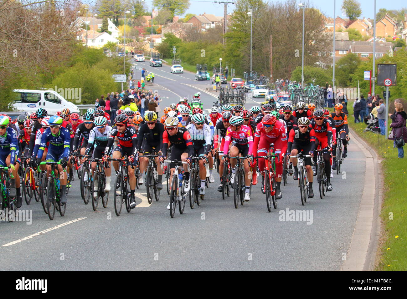 The Tour De Yorkshire Peleton makes it's way along Knottingley Road towards Pontefract before