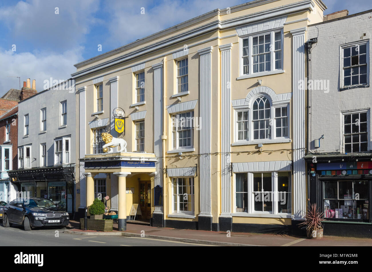 The White Lion Hotel in the Worcestershire town of Upton upon Severn Stock Photo