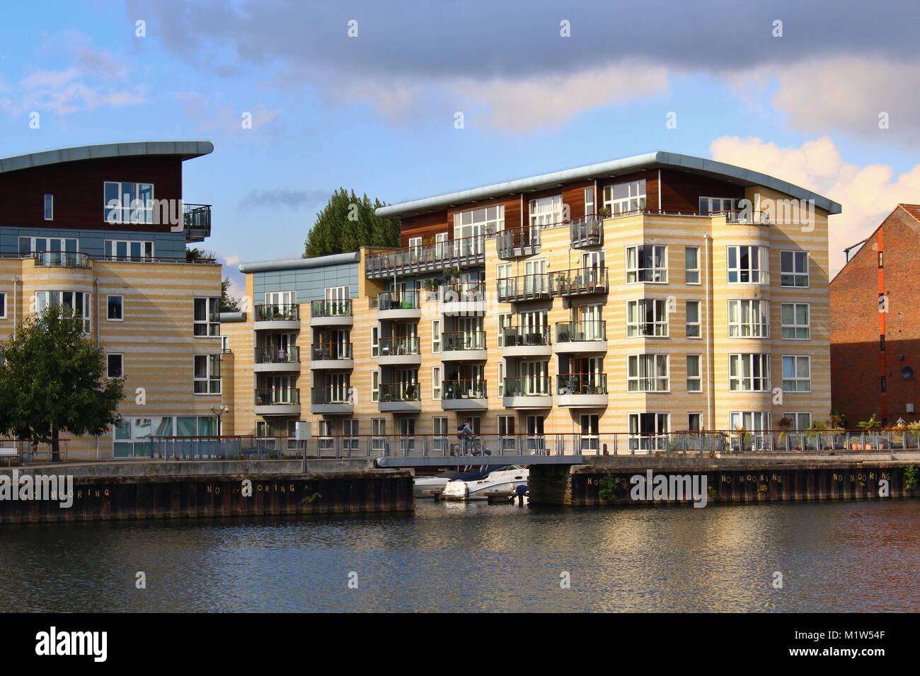 Luxury Flats in Hampton Wick on the River Thames in Surrey Stock Photo