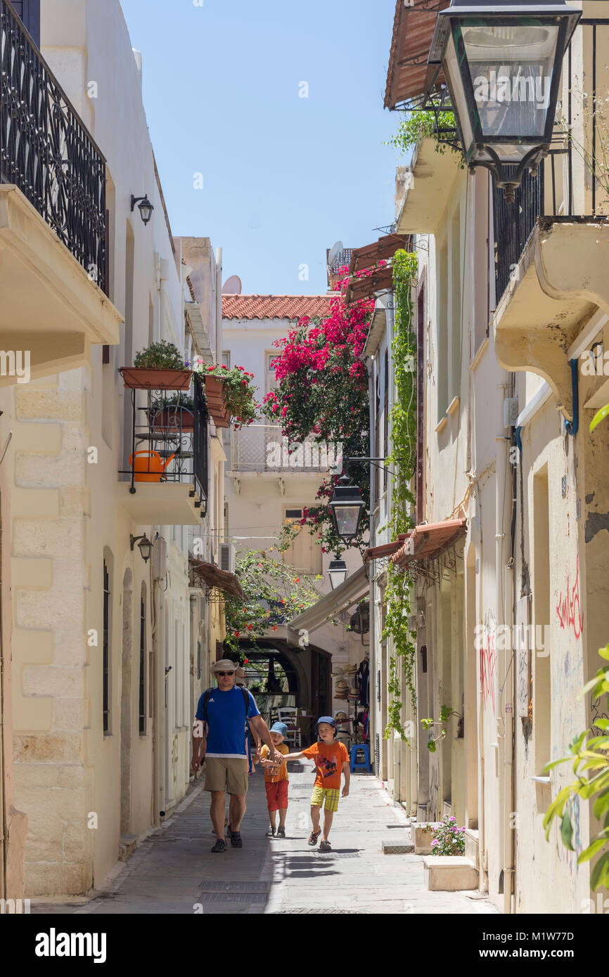 Narrow street in Old Town, Rethymnon (Rethimno), Rethimno Region, Crete (Kriti), Greece Stock Photo