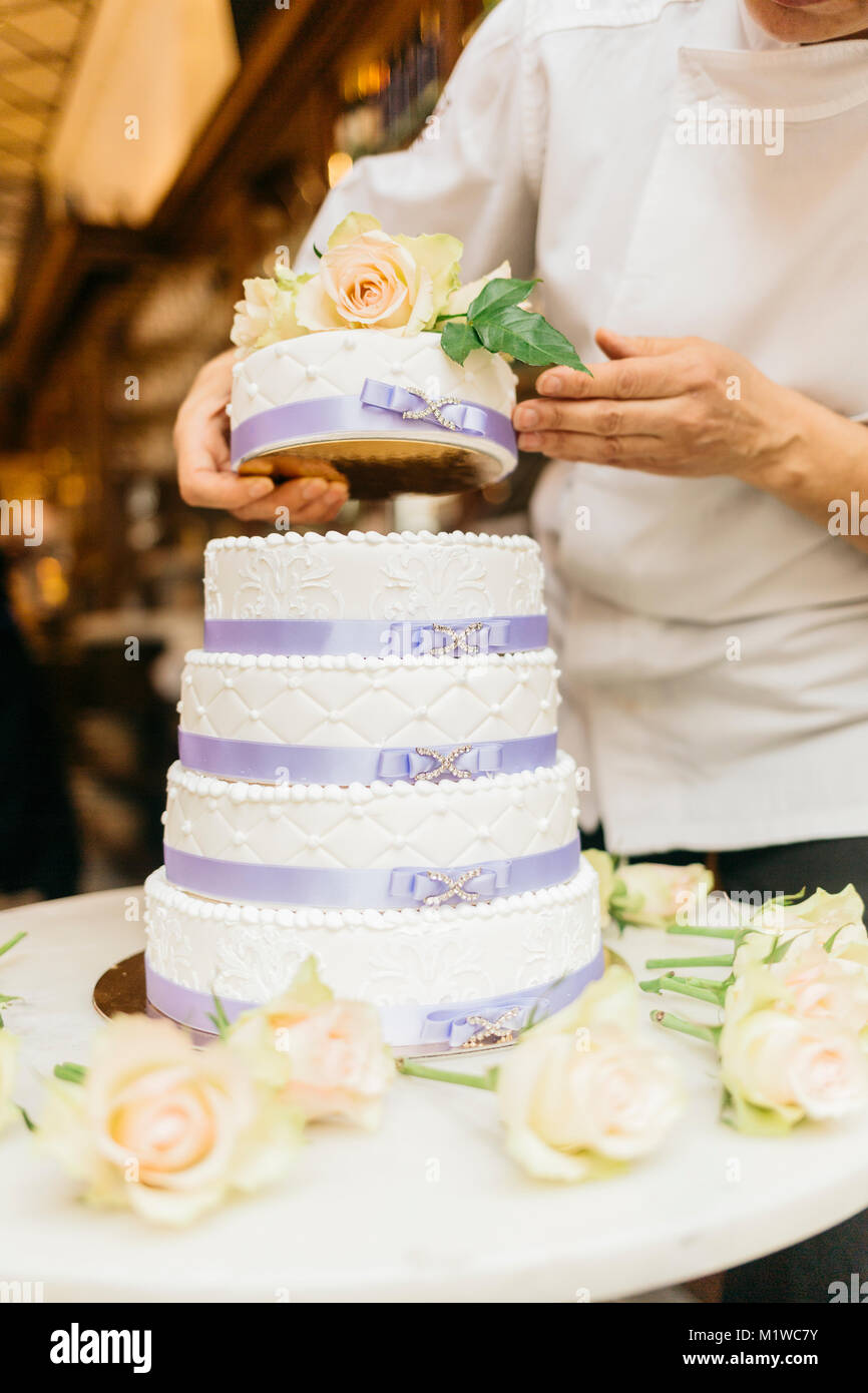 Baker putting together cake Stock Photo Alamy