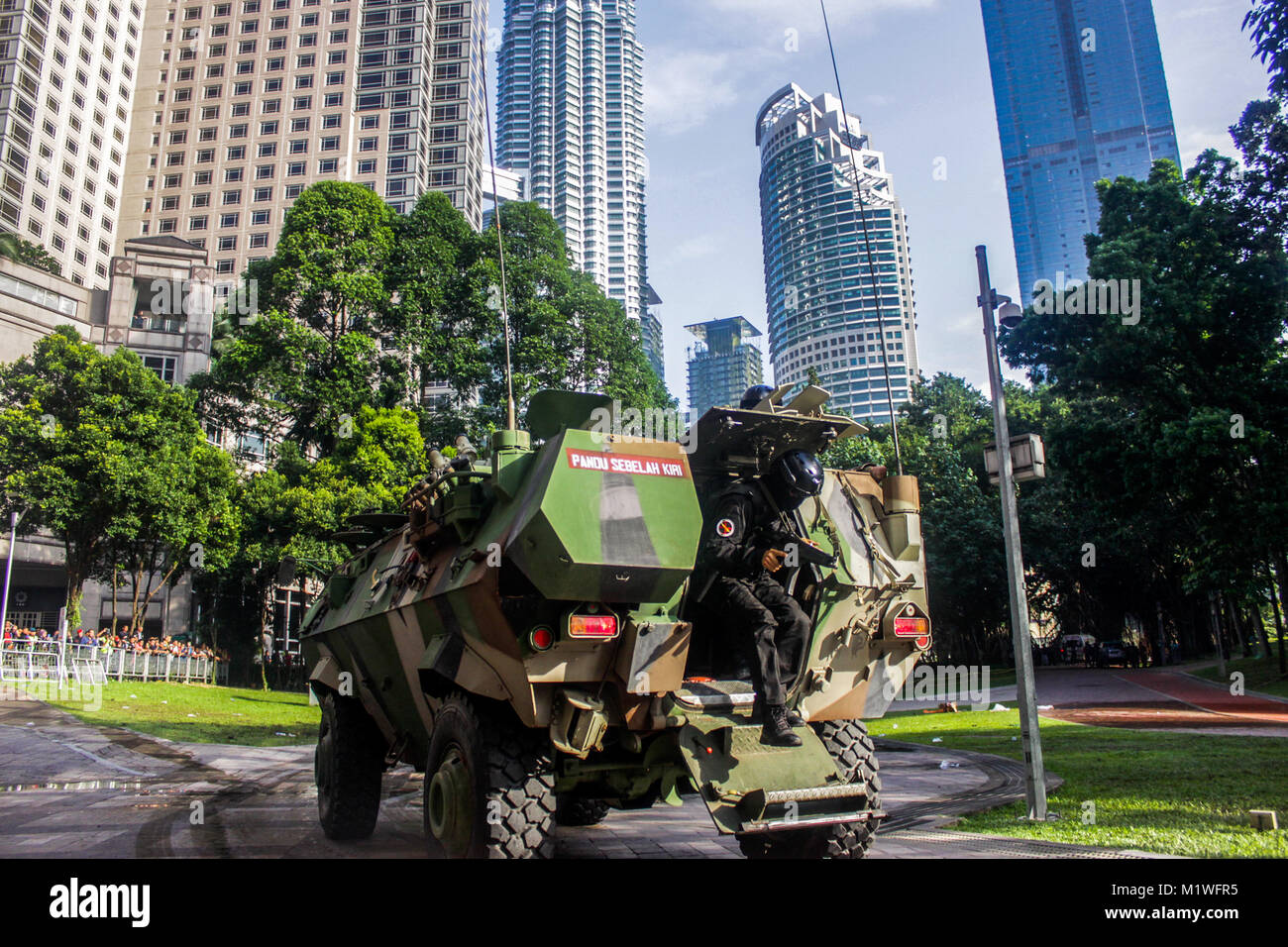 Kuala Lumpur, Malaysia. 2nd Feb, 2018. Malaysia Royal Police from Special task force unit during preparation of Anti-Terrorism charity exercise in conjuntion with the ninth World Urban Forum (WUF9) in Kuala Lumpur on February 2, 2018. More than 400 security force take a part include firefighters exercise for World Urban Forum next week. Credit: Samsul Said/AFLO/Alamy Live News Stock Photo