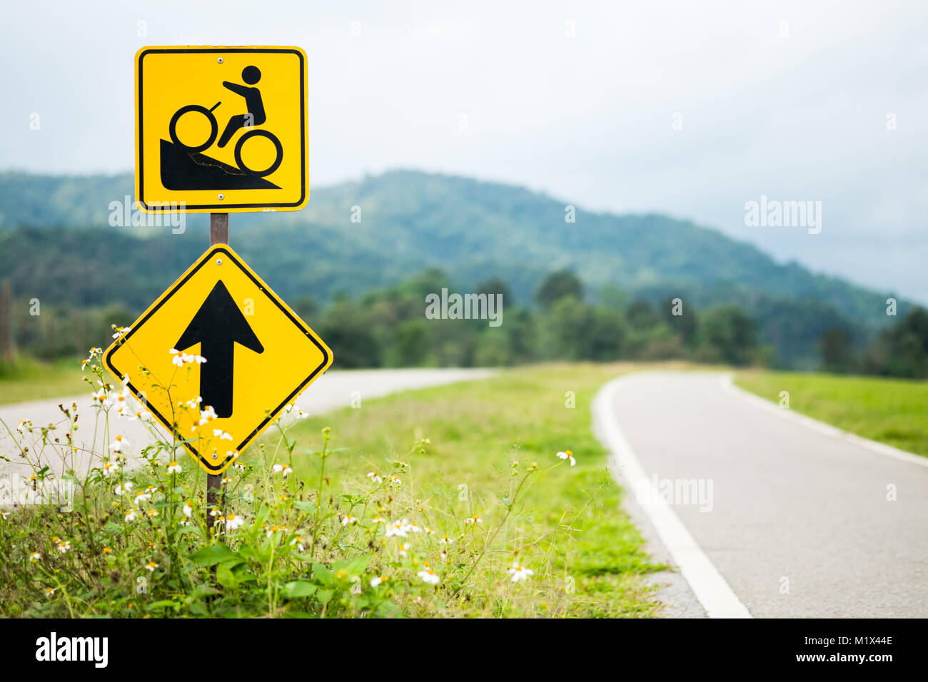 Bicycle traffic signs hires stock photography and images Alamy