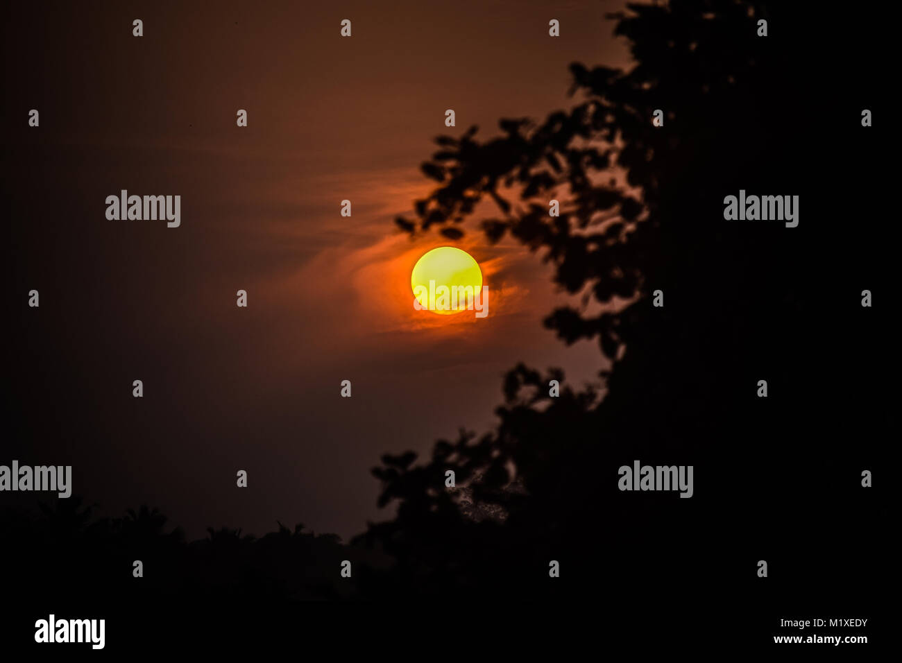 Sunrise dance hi-res stock photography and images - Alamy