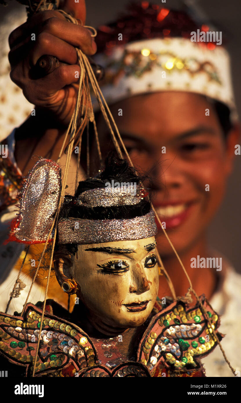 Myanmar (Burma). Inle Lake. Puppet player with puppet Stock Photo Alamy