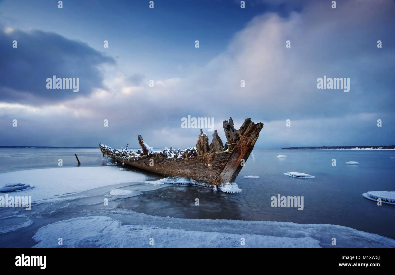 Old wooden shipwreck Stock Photo - Alamy