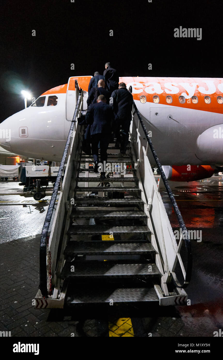 Night scene of passengers boarding an Easyjet aircraft at Glasgow airport, departing to London. Stock Photo