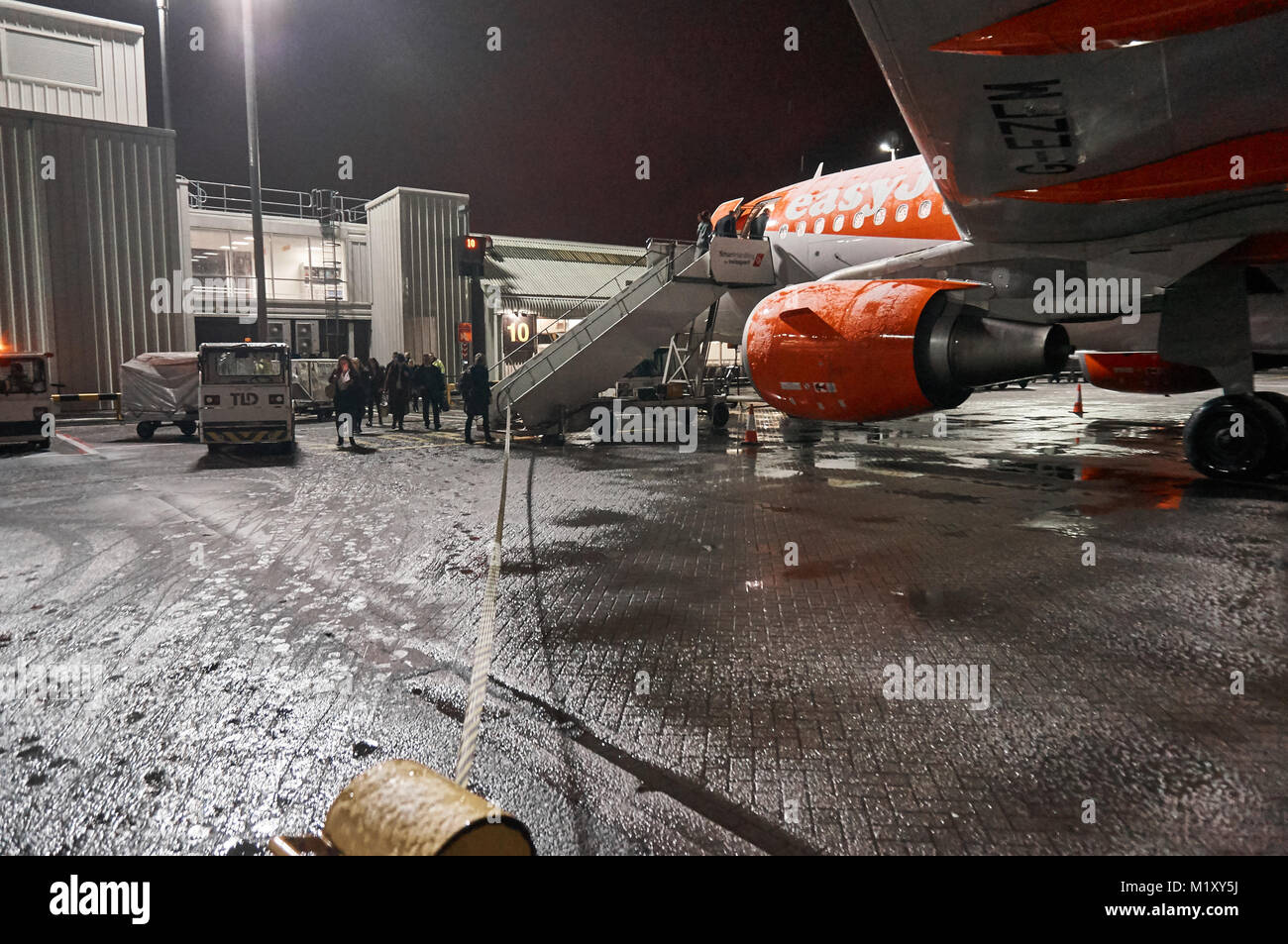 Night scene of passengers boarding an Easyjet aircraft at Glasgow airport, departing to London. Stock Photo