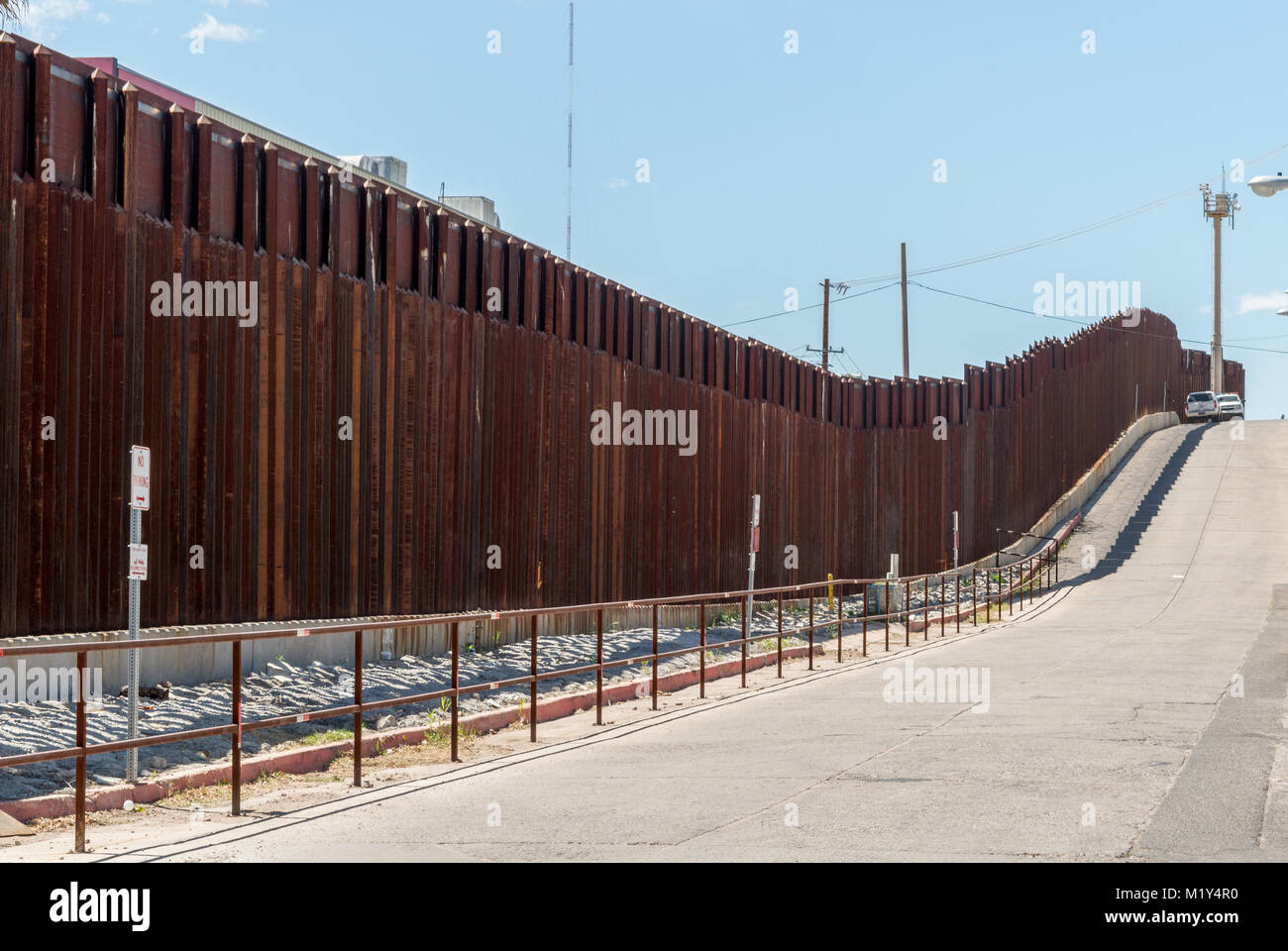 Border fence separating Nogales Arizona from Mexico Stock Photo Alamy