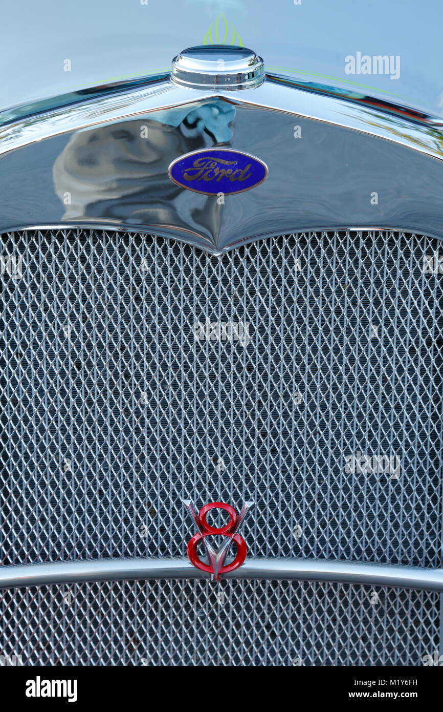 Ford logo hi-res stock photography and images - Alamy