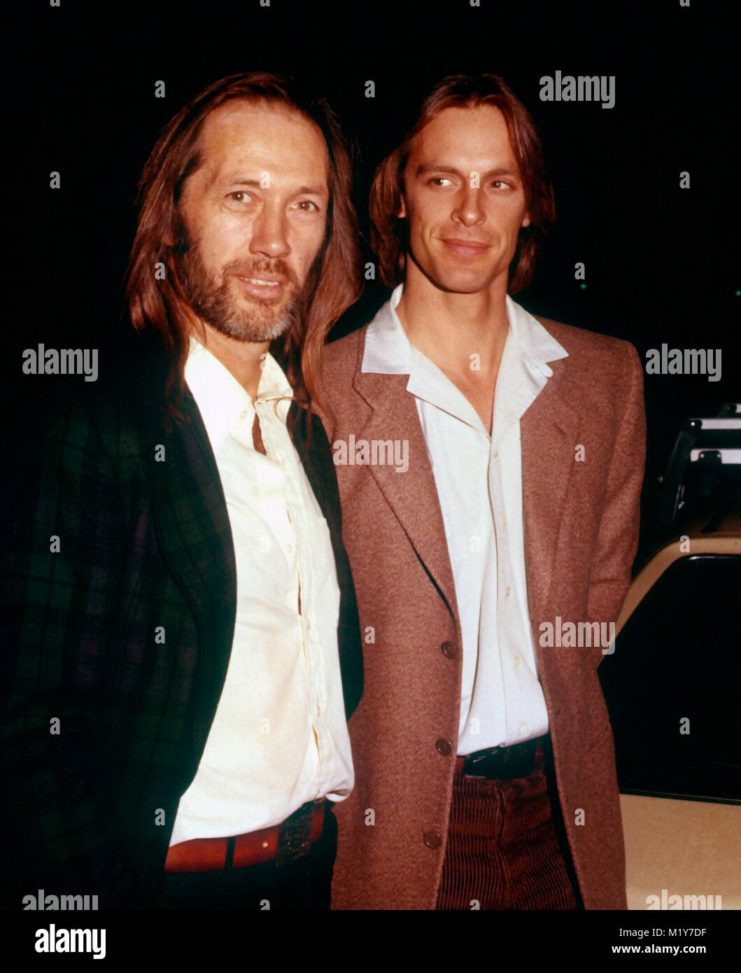 HOLLYWOOD, CA - DECEMBER 18: (L-R) Actors/brothers David Carradine and Keith Carradine arrive  at Merv Griffin Television taping on December 18, 1979 in Hollywood, California. Photo by Barry King/Alamy Stock Photo Stock Photo