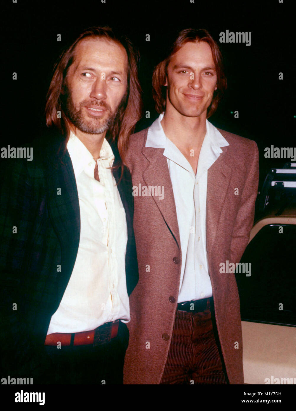 HOLLYWOOD, CA - DECEMBER 18: (L-R) Actors/brothers David Carradine and Keith Carradine arrive  at Merv Griffin Television taping on December 18, 1979 in Hollywood, California. Photo by Barry King/Alamy Stock Photo Stock Photo