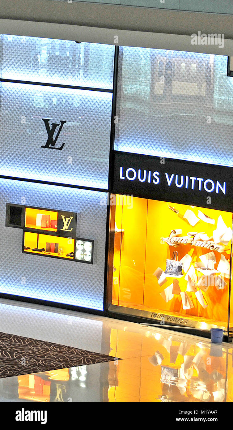 window of Louis Vuitton, boutique suitecase, The Dubai mall, UAE Stock  Photo - Alamy