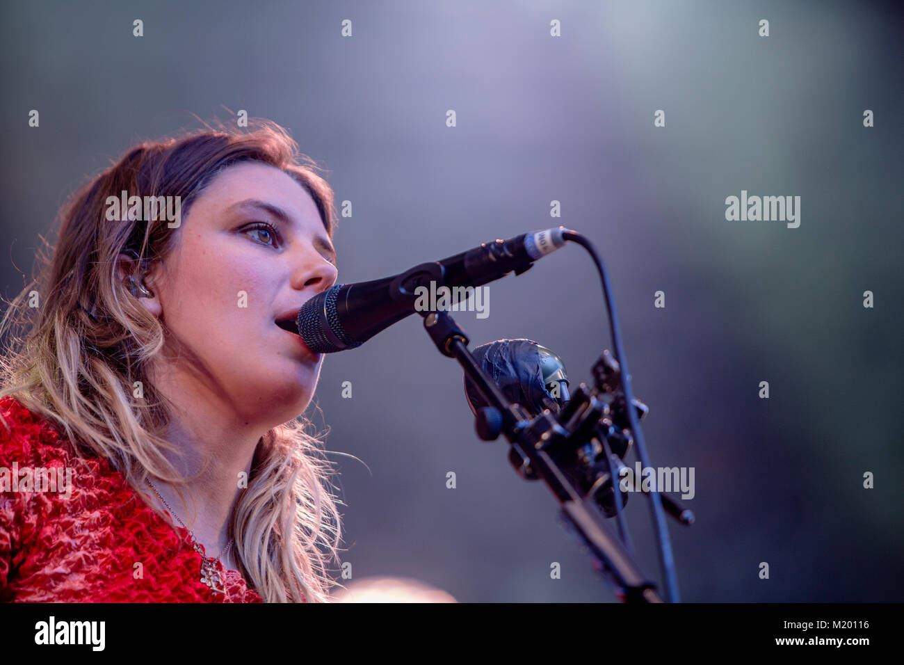 Onderdompeling Actuator huid The British alternative rock band Wolf Alice performs a live concert at the  Norwegian music festival Bergenfest 2016. Here singer and guitarist Ellie  Rowsell is seen live on stage. Norway, 16/06 2016