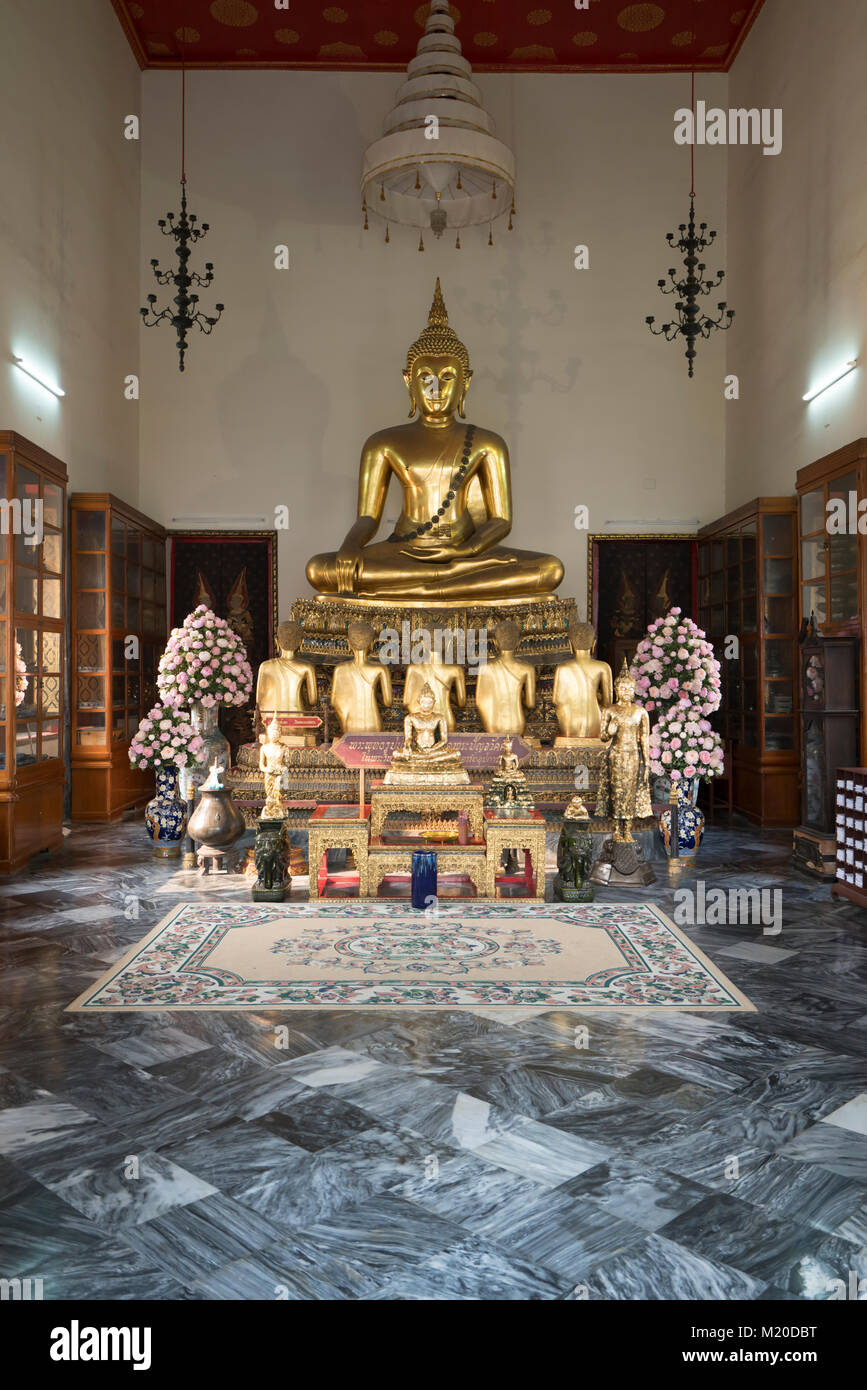 Golden Buddha statues in Wat Pho temple ion Bangkok, Thailand Stock ...