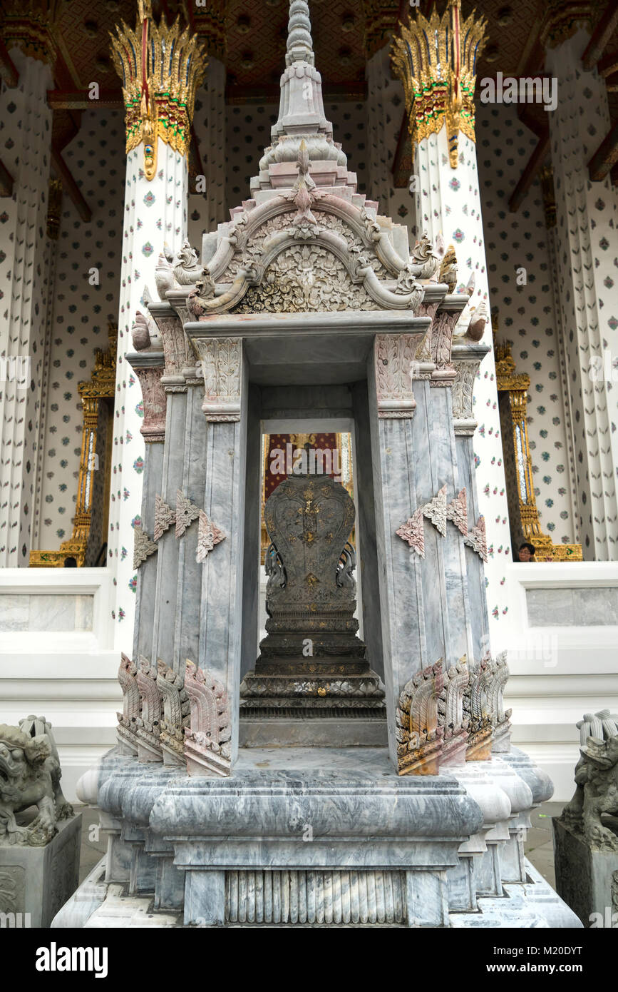 An altar outdoor of Wat Arun temple in Bangkok, Thailand Stock Photo