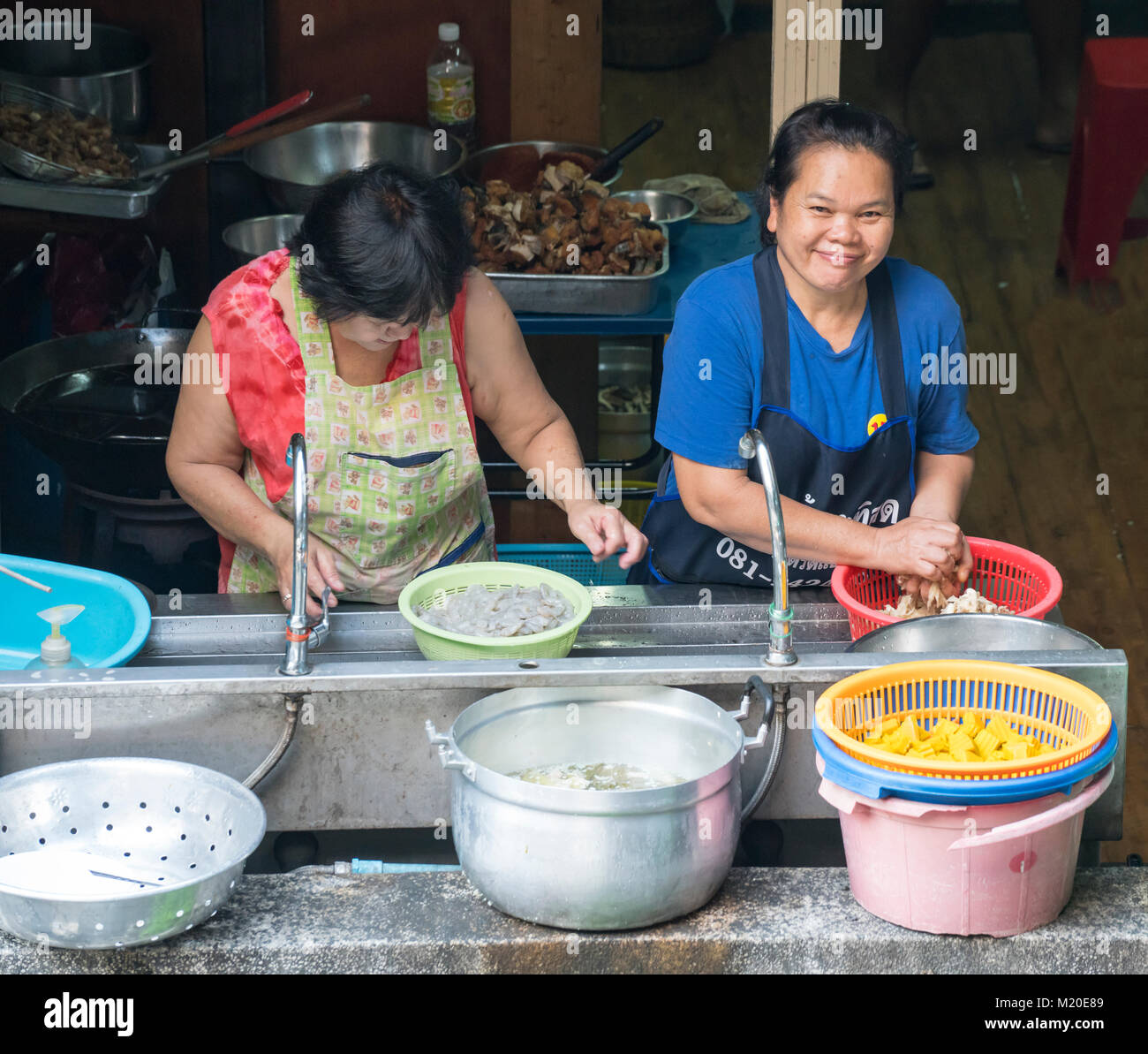 Street food in Bangkok, Thailand Stock Photo - Alamy