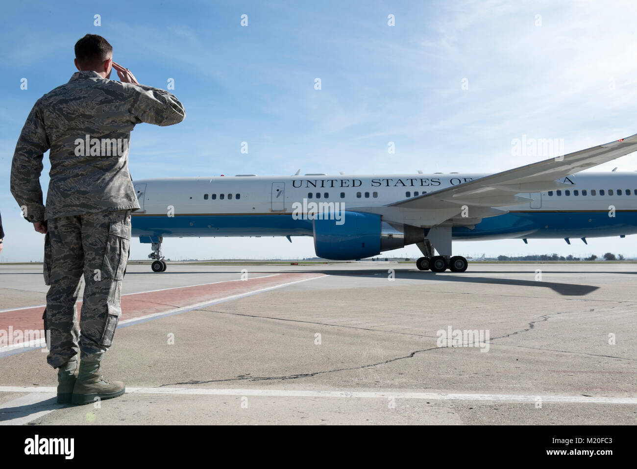 Col. John Klein, 60th Air Mobility Wing commander, salutes the departure of Marine Corps Gen. Joe Dunford, chairman of the Joint Chiefs of Staff, during a gas and go at Travis Air Force Base, Calif., Feb. 1, 2018. (U.S. Air Force Photo by Lan Kim) Stock Photo