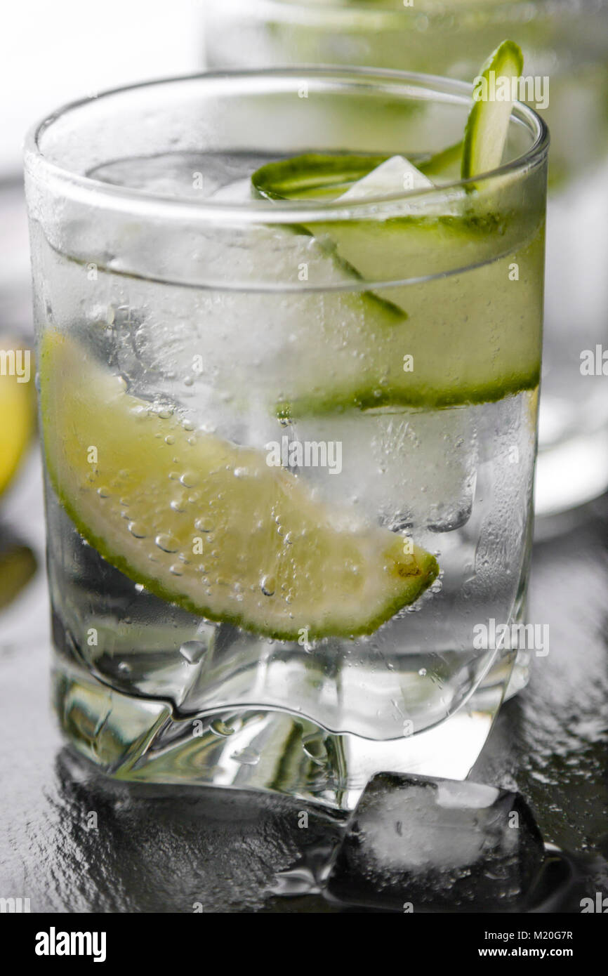 Download Gin Tonic High Resolution Stock Photography And Images Alamy Yellowimages Mockups