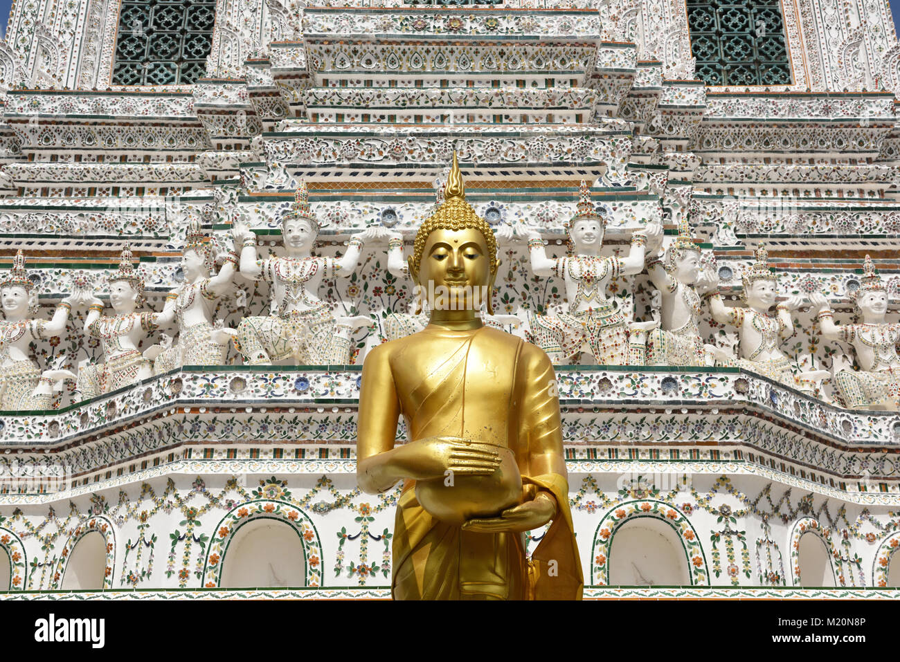Statue of the Buddha in the grounds of Wat Arun, Bangkok, Thailand Stock Photo