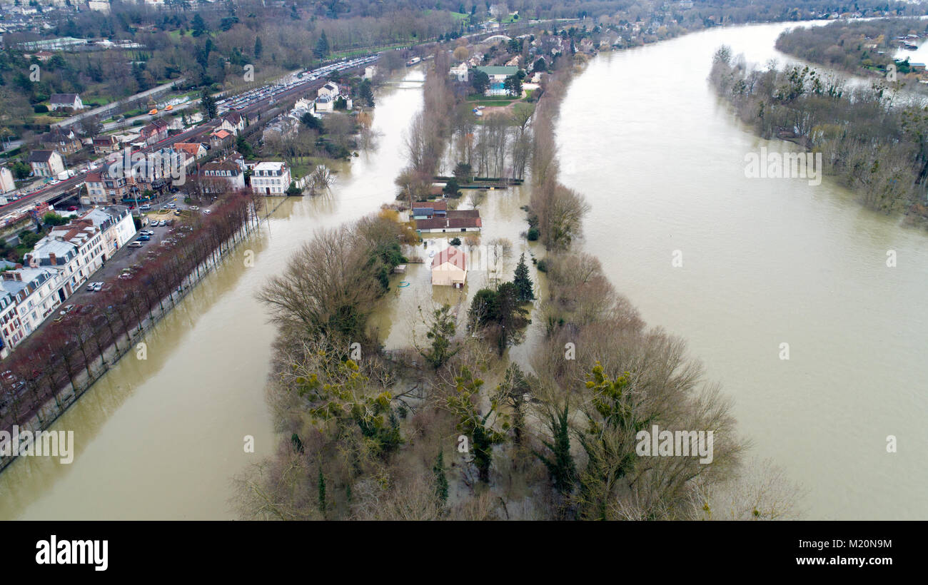 La Seine river flooding in Poissy, Yvelines, France Stock Photo