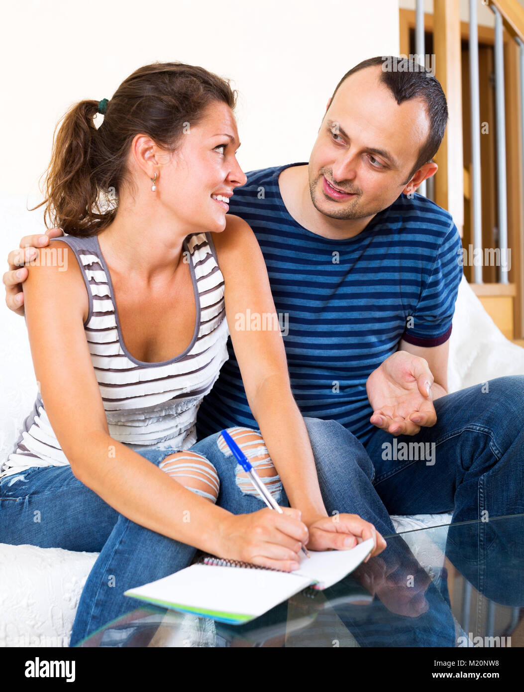 Understanding relationships hi-res stock photography and images - Alamy