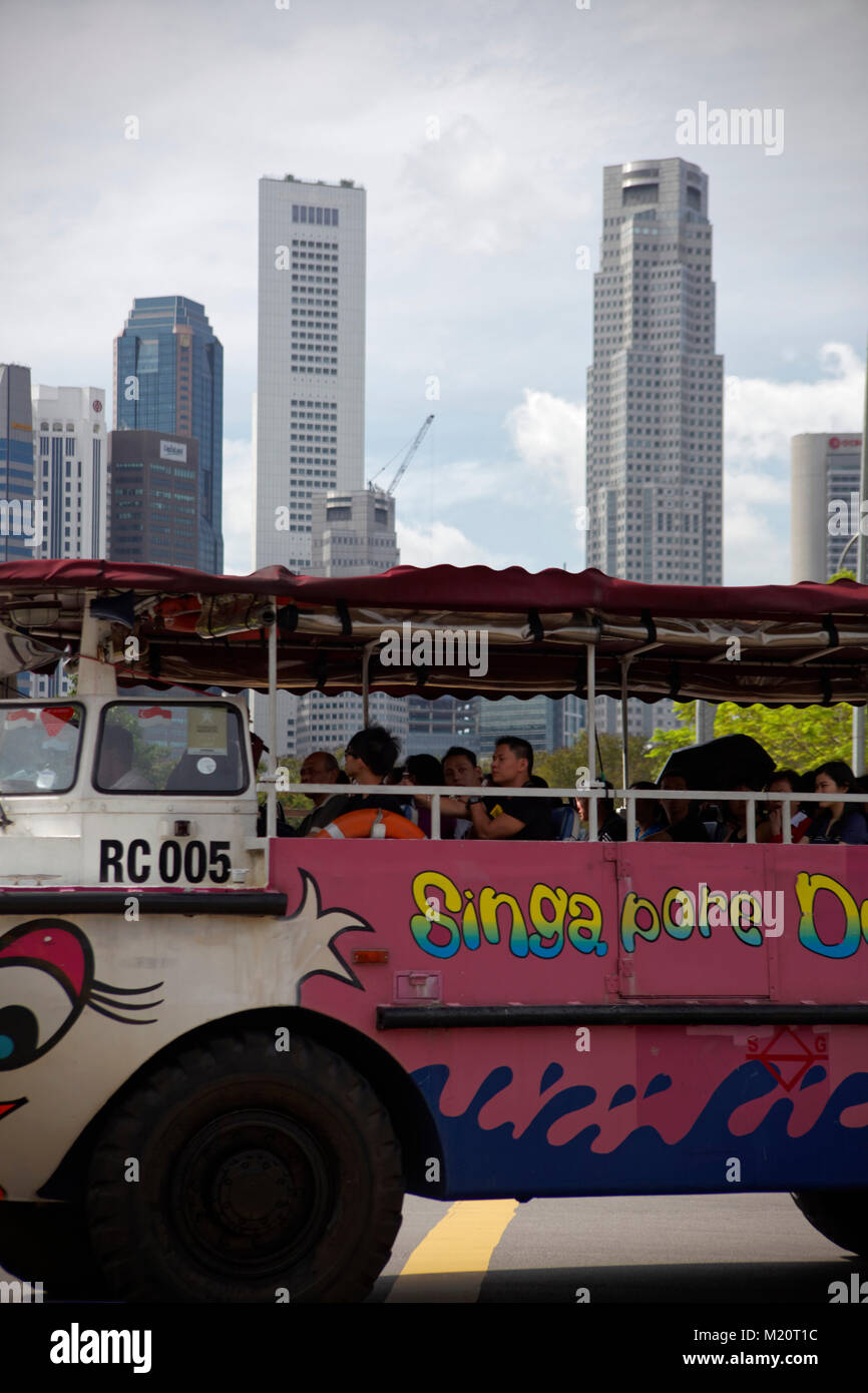 Street in Singapore Stock Photo - Alamy
