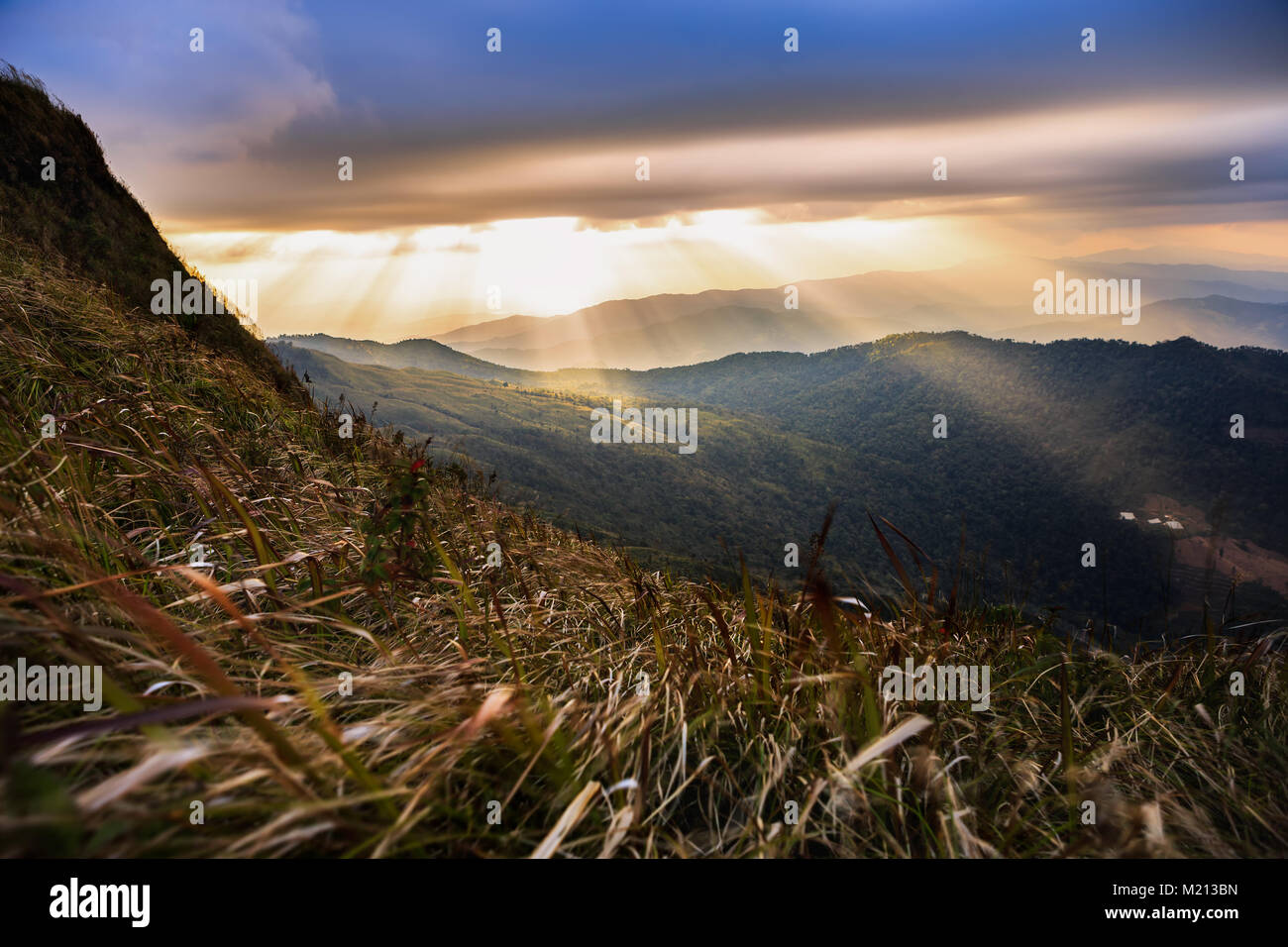 Morning sun and a smoky sky hi-res stock photography and images - Alamy