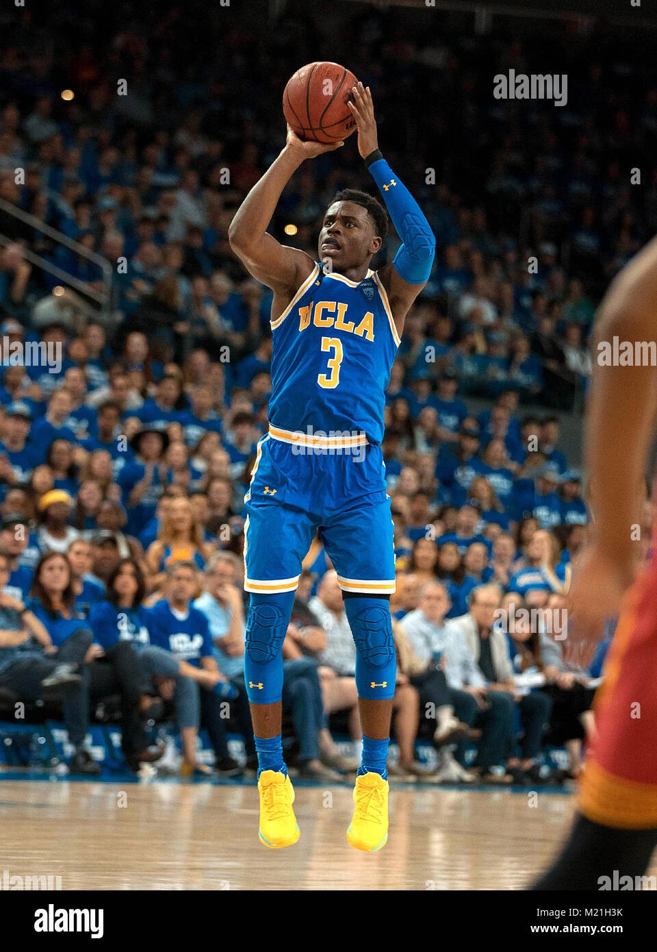 Los Angeles, CA, USA. 03rd Feb, 2018. UCLA guard (3) Aaron Holiday puts