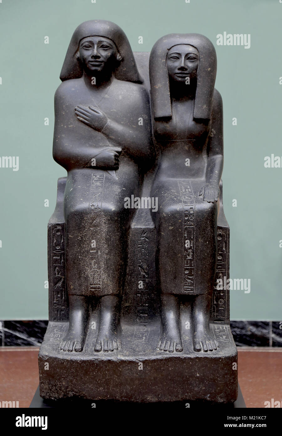 Pair of egyptians. The Priest Ahmose and his mother, Baket-Re. 18th Dynasty, C. 1490-1400 BC. Diorite. New Empire. Stock Photo
