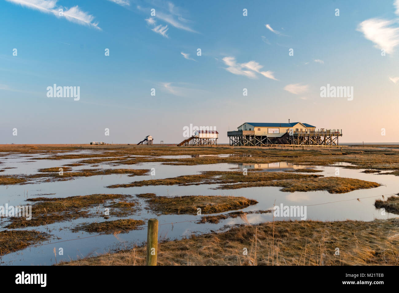 Die berühmten Pfahlbauten im Wattenmeer von Sankt Peter-Ording. Stock Photo