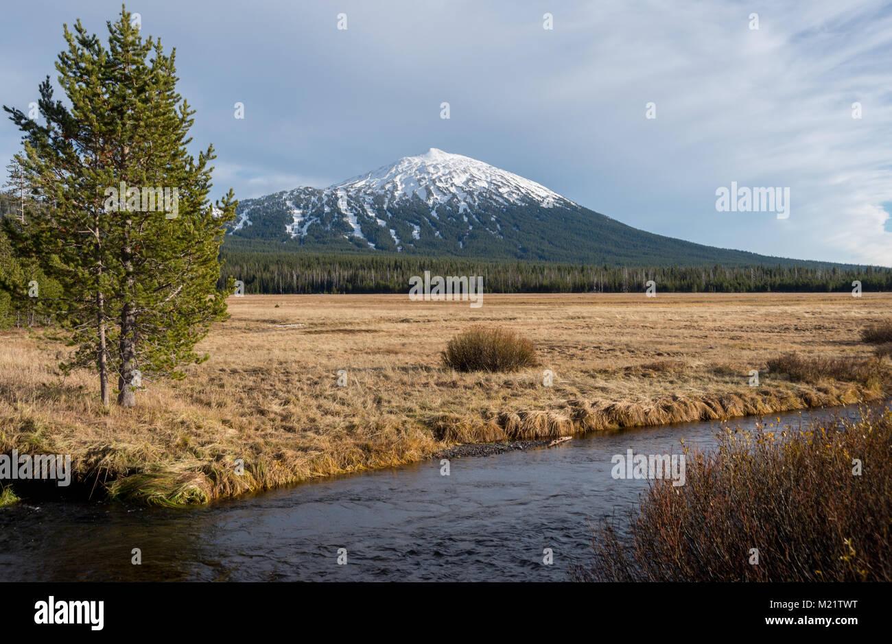 Mt bachelor and river hires stock photography and images Alamy