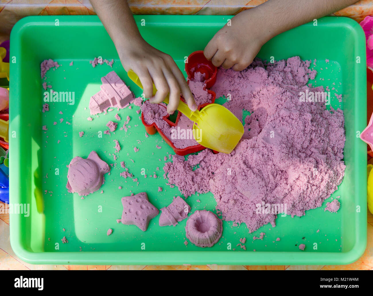 kinetic sand container