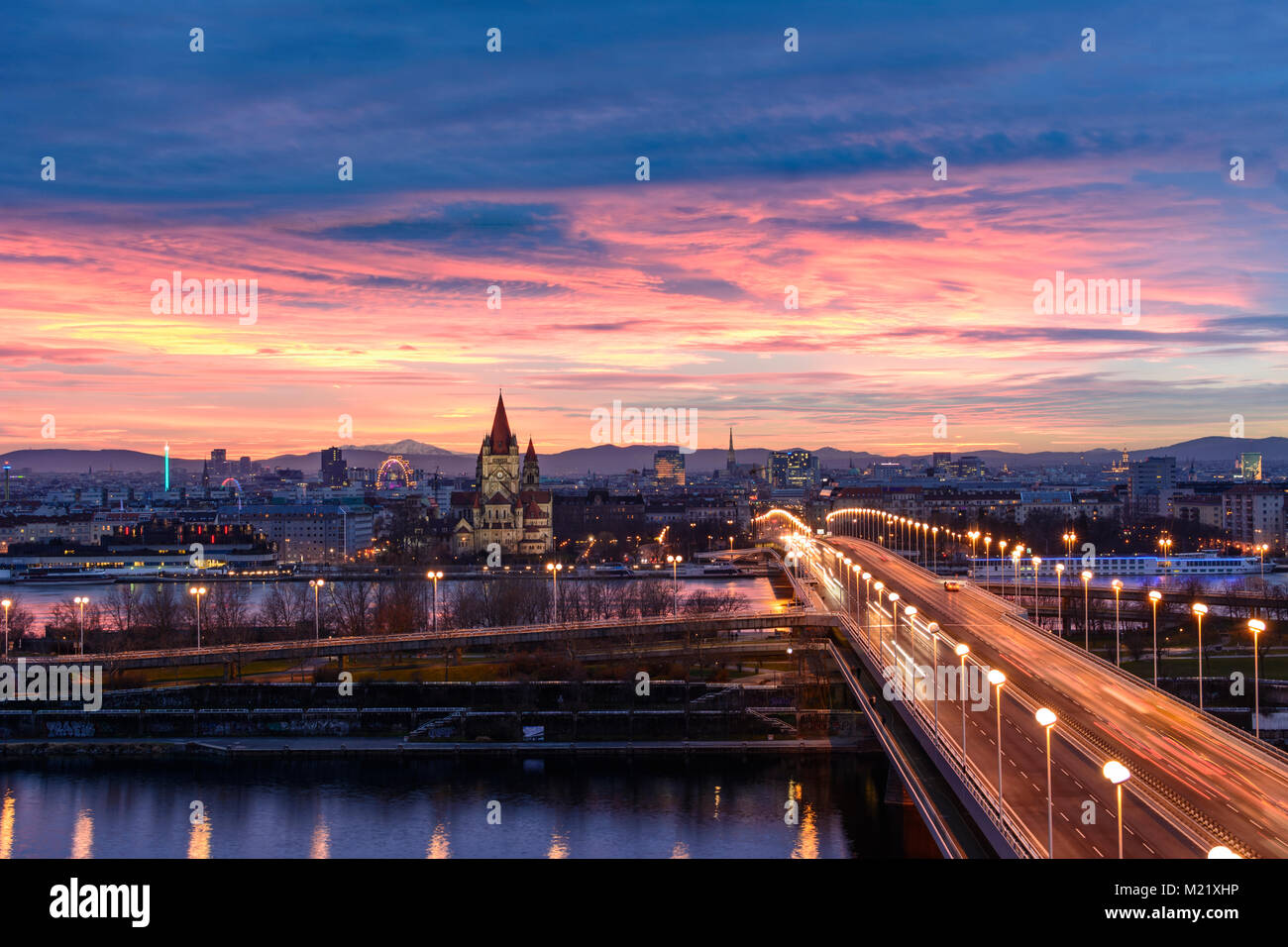 Wien, Vienna: bridge Reichsbrücke, river Neue Donau (New Danube), Donau ...