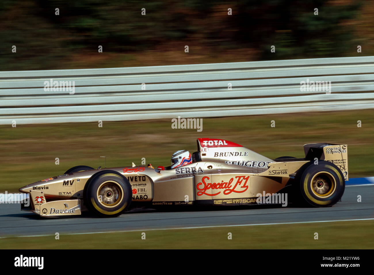 F1, Martin Brundle, Jordan Peugeot, germanGP 1996, Hockenheim Stock Photo -  Alamy