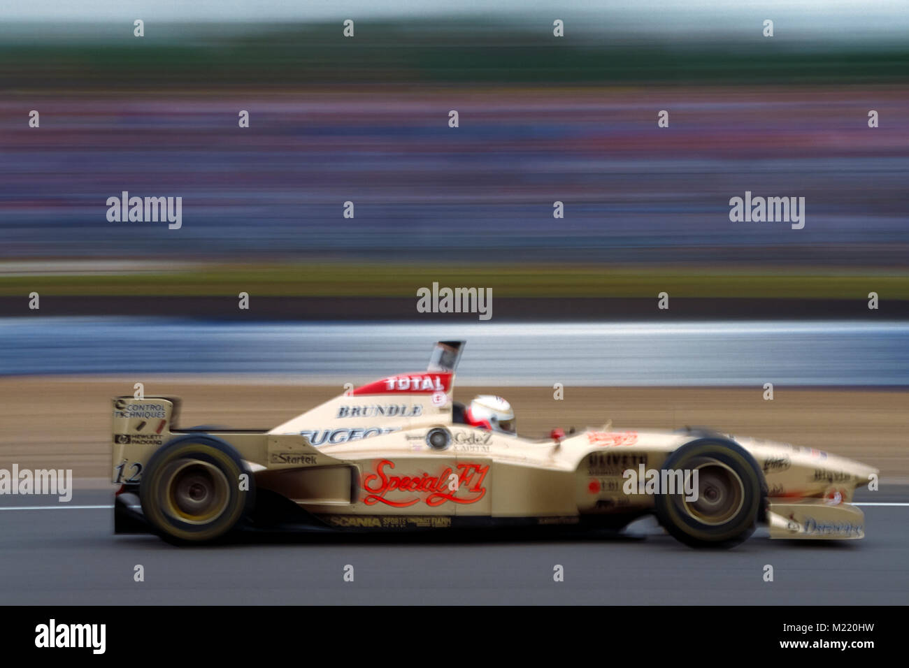 F1, Martin Brundle, Jordan Peugeot,England GP 1996,Silverstone Stock Photo  - Alamy