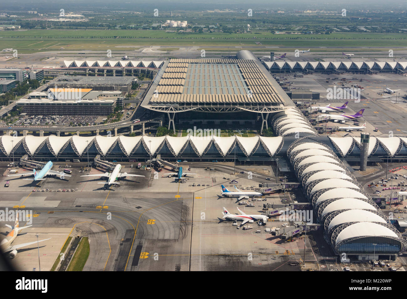 Bangkok: Suvarnabhumi Airport: terminal concourse aircraft, , , Thailand Stock Photo