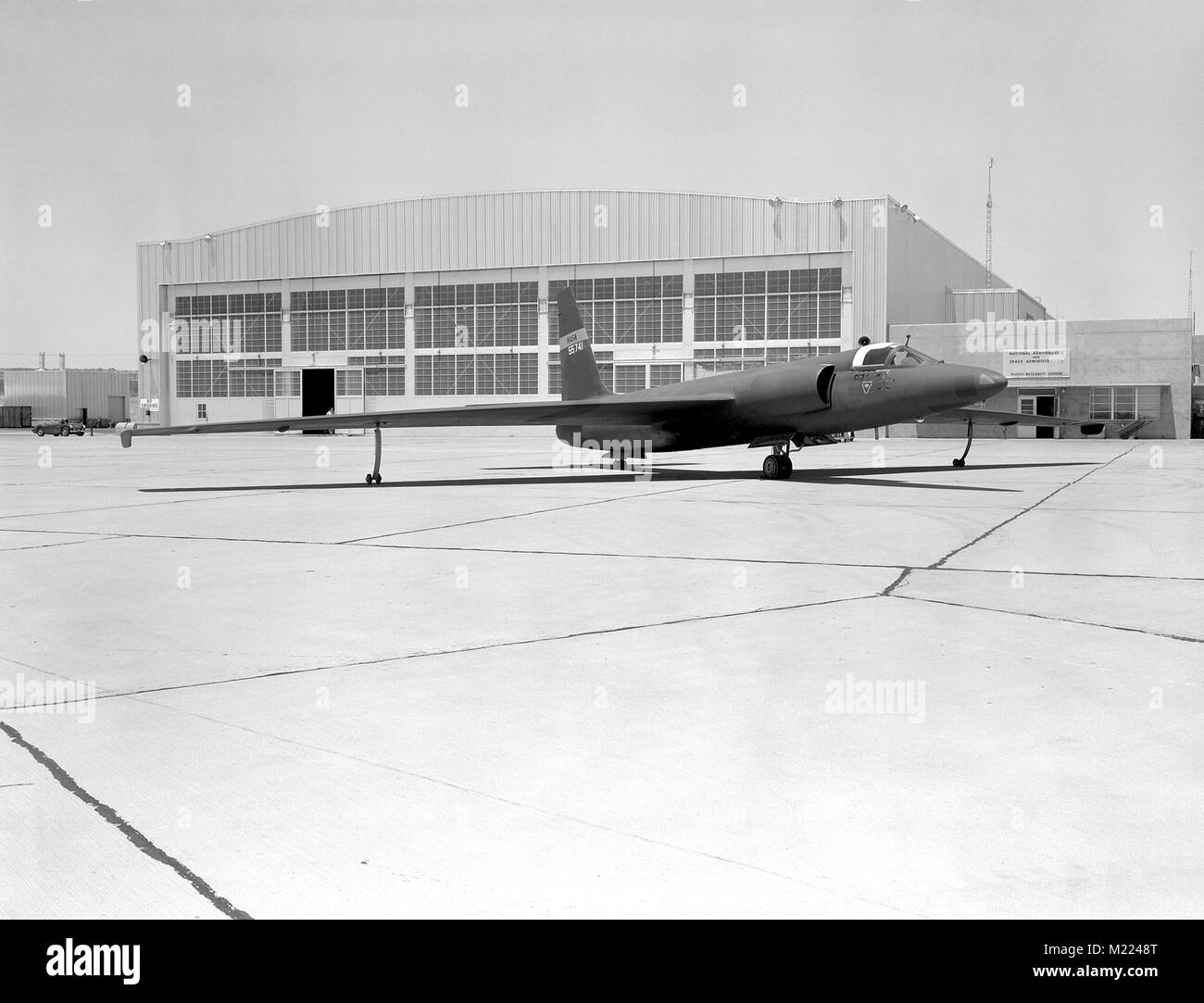 U-2 with fictitious NASA markings and serial number at the NASA Flight Research Center, Edwards Air Force Base, on 6 May 1960 Stock Photo