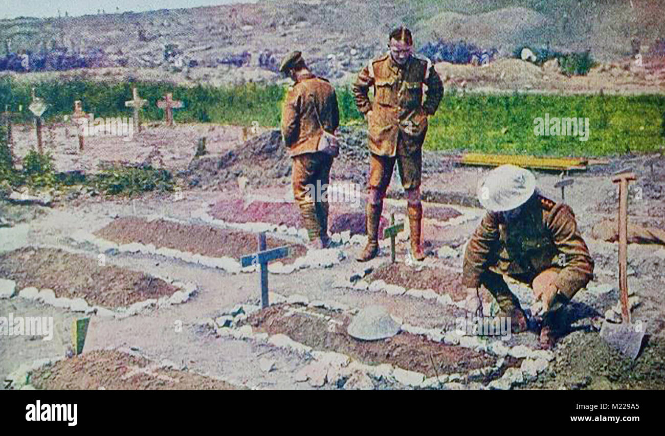 First World War (1914-1918)  aka The Great War or World War One - Trench Warfare - WWI -  A British army chaplain and two soldiers tend makeshift war graves of their colleagues Stock Photo