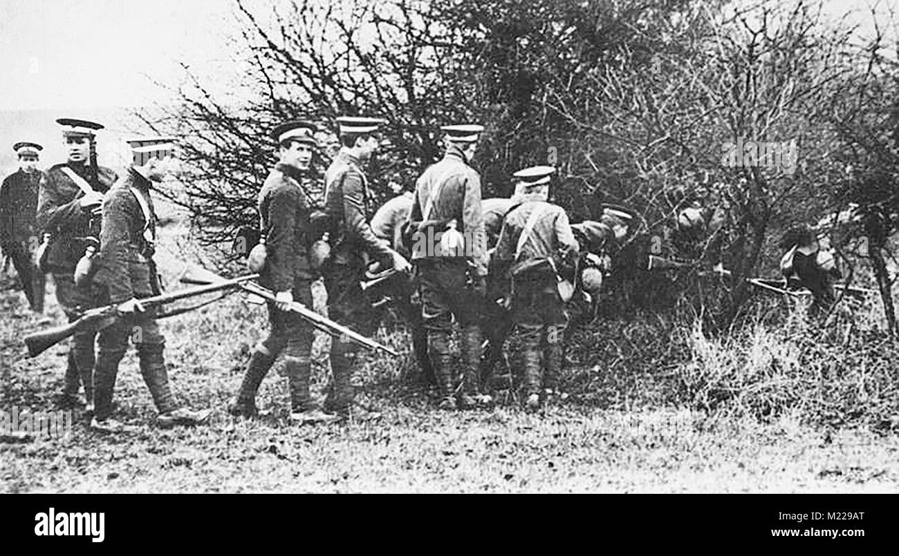 First World War (1914-1918)  aka The Great War or World War One - Trench Warfare - WWI   Relaxed English soldiers breaking cover during operations on the front Stock Photo