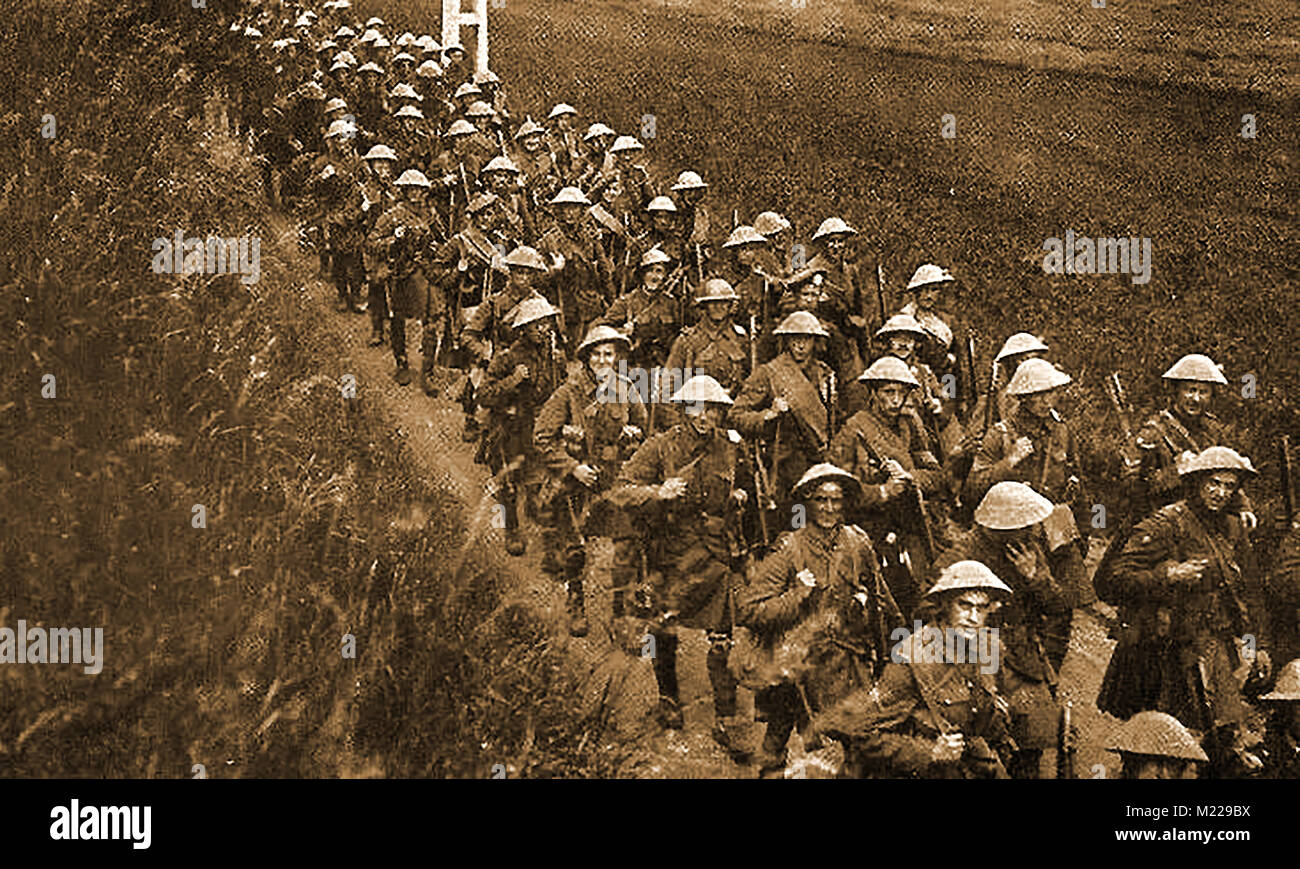 First World War (1914-1918)  aka The Great War or World War One - Trench Warfare - WWI London Scottish Regiment marching to the trenches Stock Photo