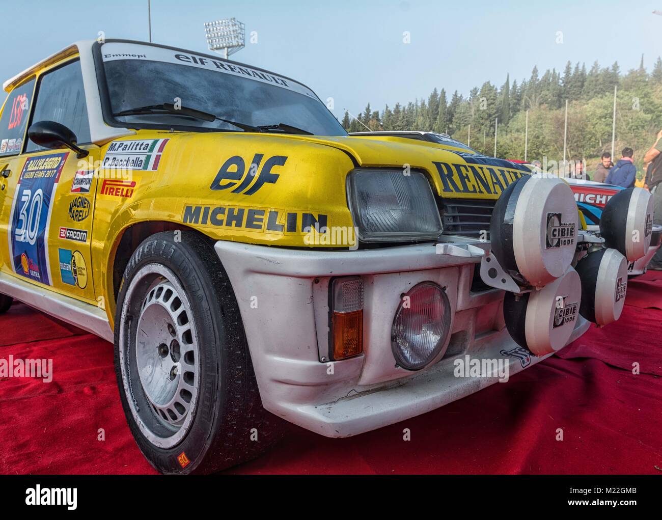 Renault 5 Turbo (1981). Exposition de vieilles voitures de rallye 'âge